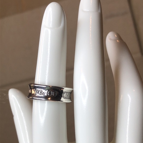 TIFFANY Sterling Silver Fluted Engraved Ring From 1997 Sz 5-1/2 - Picture 3 of 17